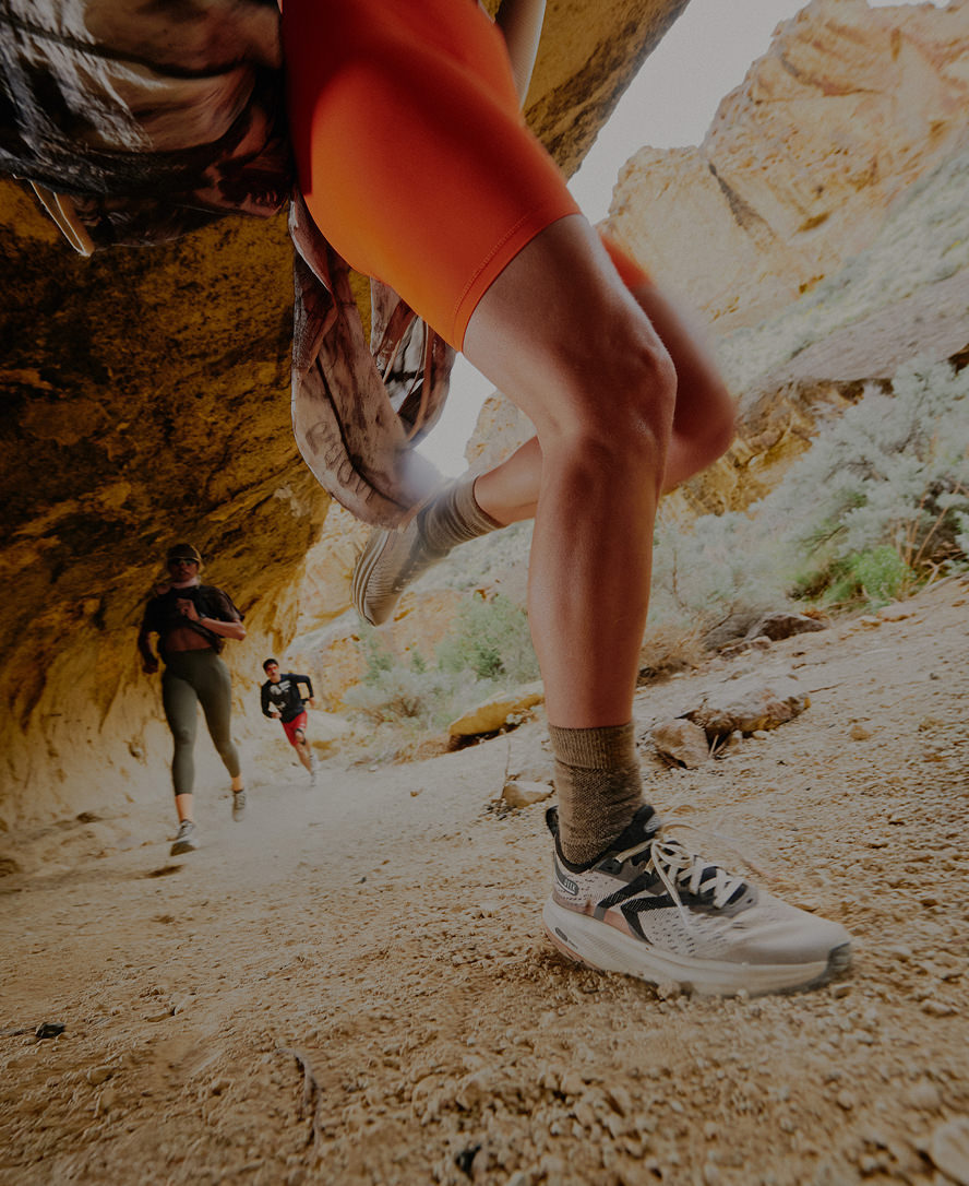 Women's Seek Trail Running Shoe Black/Sunset Sand