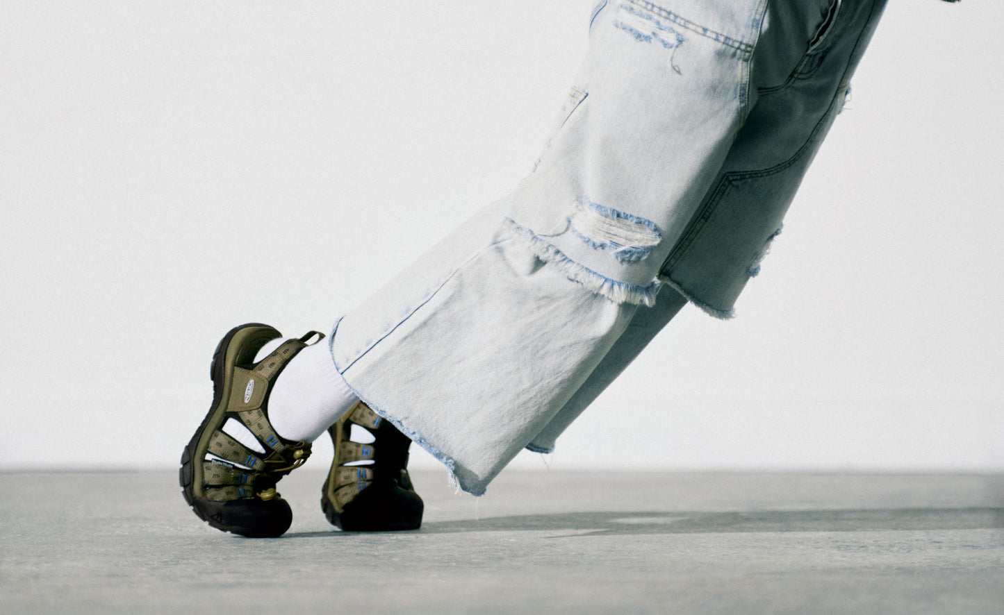 Men's Newport Retro Sandal x Études Studio Etudes Olive