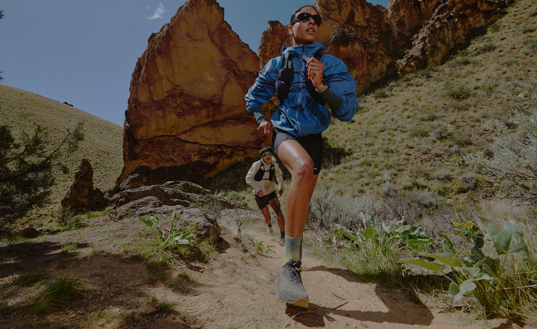 Women's Roam Trail Running Shoe Black/Magnet
