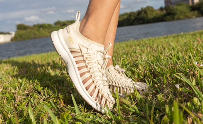 Women's UNEEK O3 Sneaker Sandal Birch/Star White